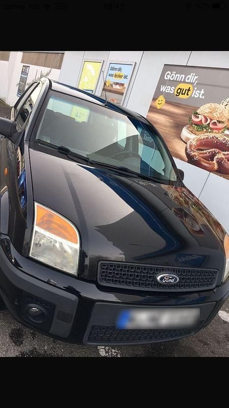 Gebraucht Ford Fiesta 101 PS (74 kW) 2008 Schwarz Kleinwagen