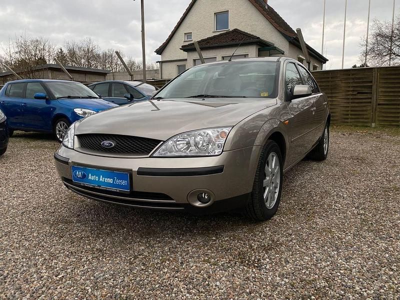 Gebraucht Ford Mondeo 125 PS (91 kW) 2003 Gold Limousine