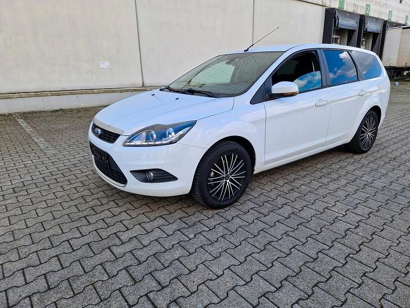 Gebraucht Ford Focus 116 PS (85 kW) 2010 Weiß Kombi