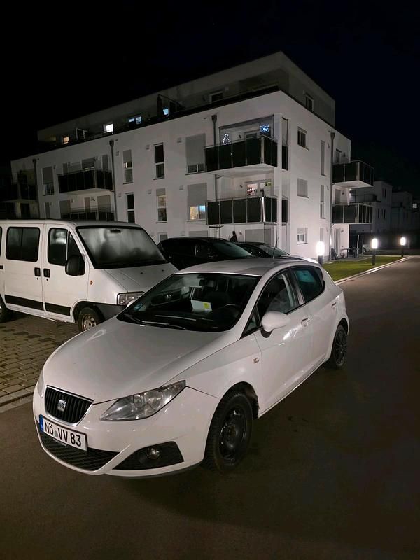 Weiß Gebraucht 2009 Seat Ibiza Limousine | 1.800 € (Guter Preis) - Bild 1/4