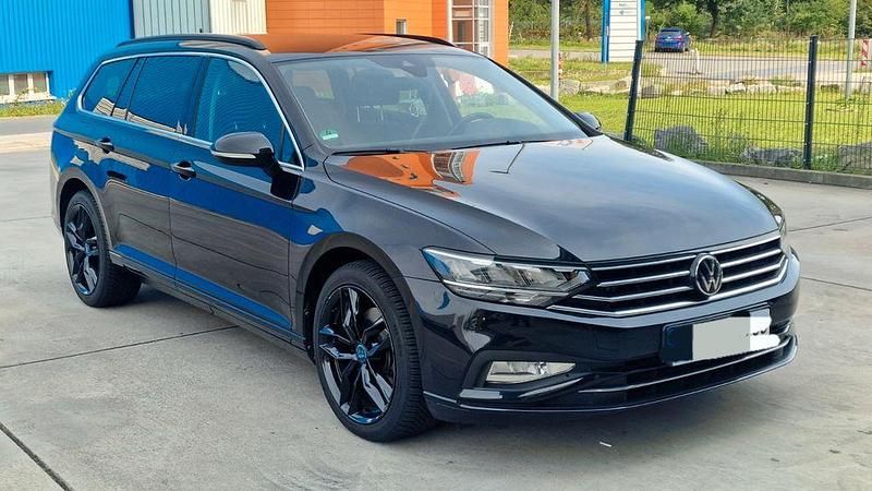 Schwarz Gebraucht 2021 VW Passat Business Limousine | 25.500 € (Fairer Preis) - Bild 1/4