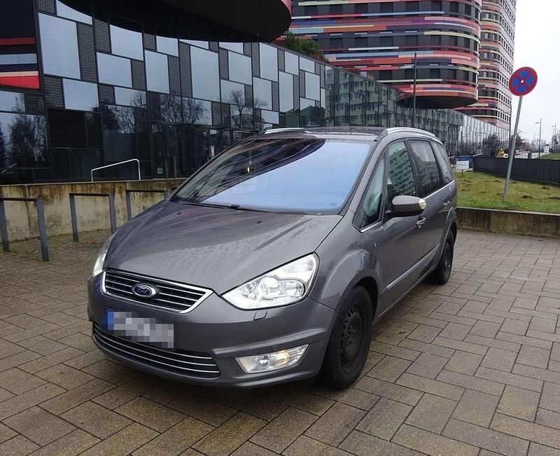 Braun Gebraucht 2013 Ford Galaxy Titanium Van / Kleinbus | 13.400 € - Bild 1/4
