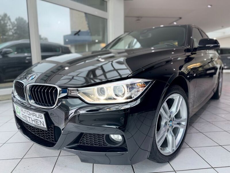 Black sapphire metallic Gebraucht 2015 BMW 320 M Sport Limousine | 24.490 € (Etwas zu teuer) - Bild 1/4