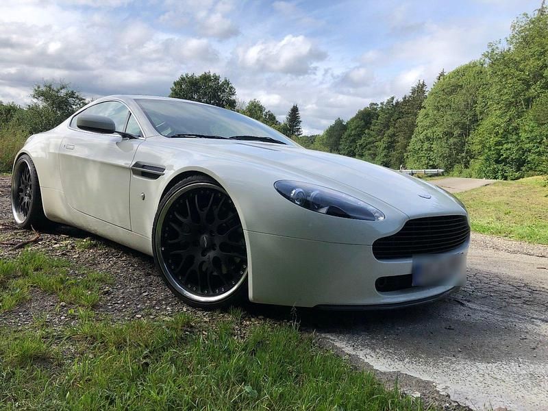 Gebraucht Aston Martin V8 Vantage 385 PS (283 kW) 2007 Weiß Coupé