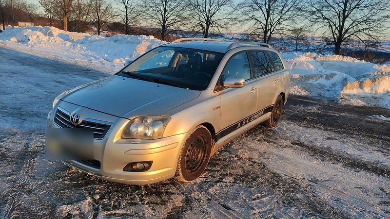 Gebraucht Toyota Avensis T2 177 PS (130 kW) 2008 Gold Kombi