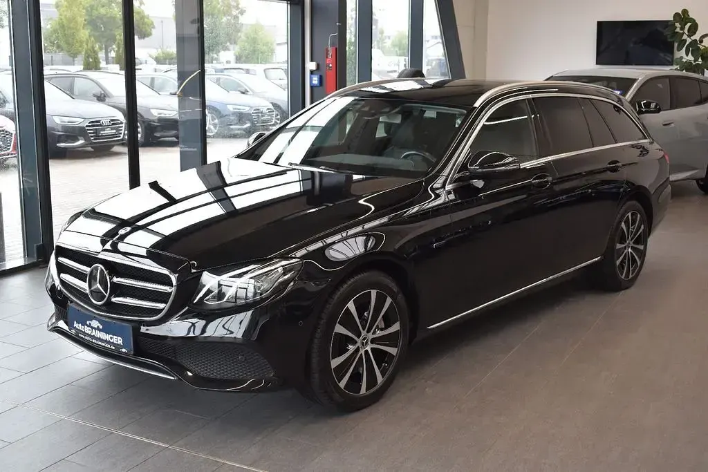 Gebraucht Mercedes E300 Avantgarde 306 PS (225 kW) 2019 Schwarz Limousine