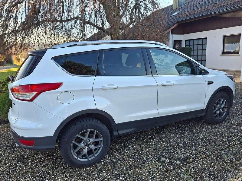 Gebraucht Ford Kuga Titanium 150 PS (110 kW) 2013 Weiß SUV