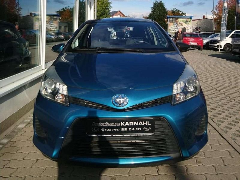 Gebraucht Toyota Yaris Hybrid Life 75 PS (55 kW) 2013 Reflex turquoise Kleinwagen