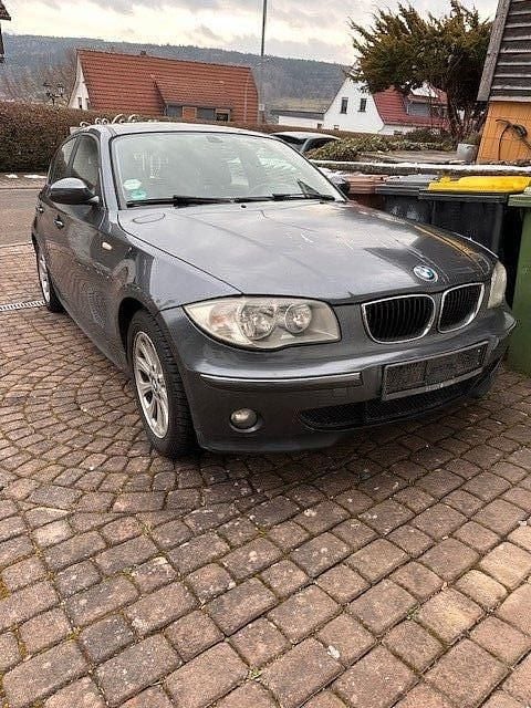 Grau Gebraucht 2006 BMW 118 Kleinwagen | 1.250 € (Guter Preis) - Bild 1/4