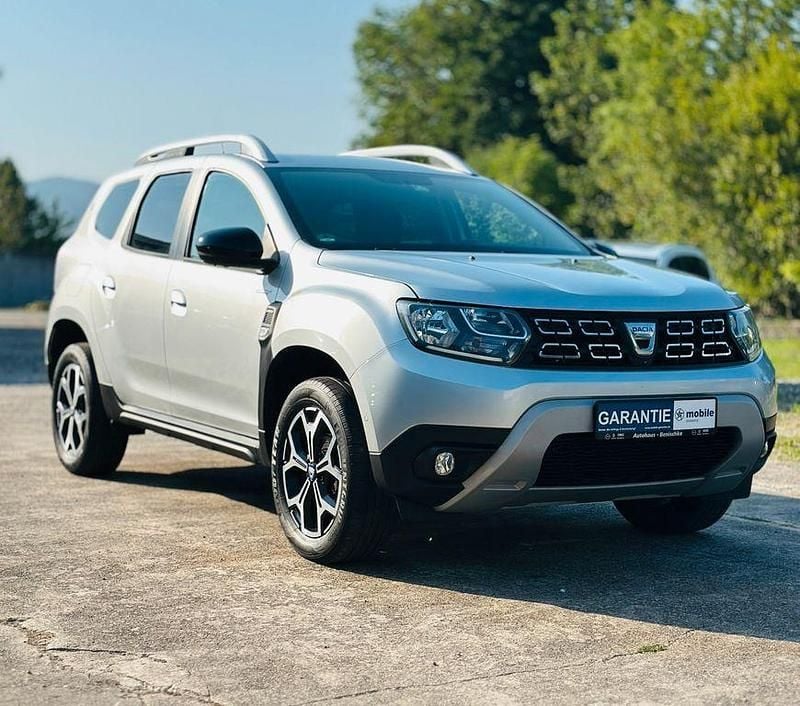 Silber Gebraucht 2020 Dacia Duster Celebration SUV | 13.990 € (Guter Preis) - Bild 1/4