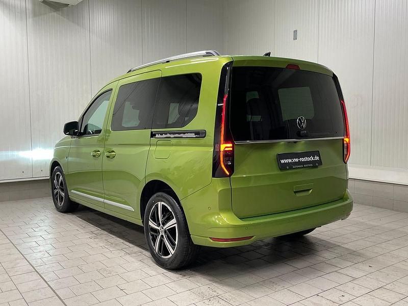 Gebraucht VW Caddy Style 114 PS (83 kW) 2023 Grün Van / Kleinbus