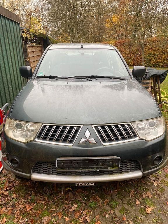 Grün Gebraucht 2011 Mitsubishi L200 Abholung | 17.850 € - Bild 1/3