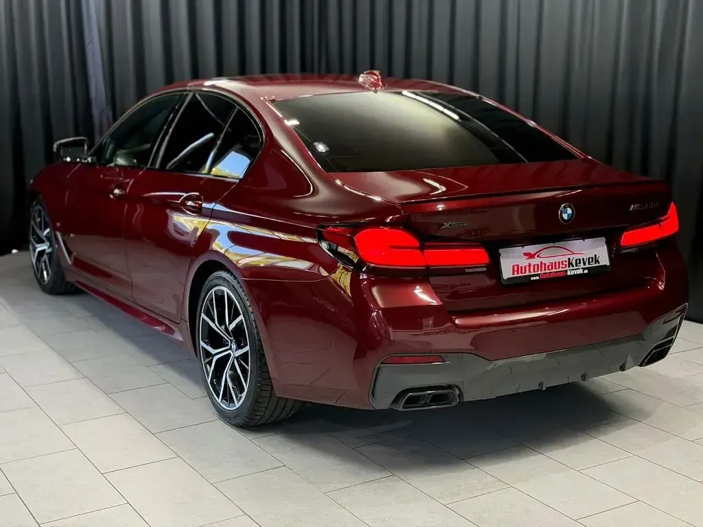 Gebraucht BMW M550 Shadowline 530 PS (389 kW) 2020 Rot Limousine