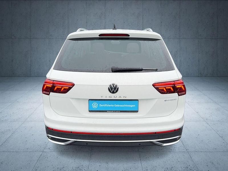 Gebraucht VW Tiguan Elegance 245 PS (180 kW) 2022 Pure white SUV