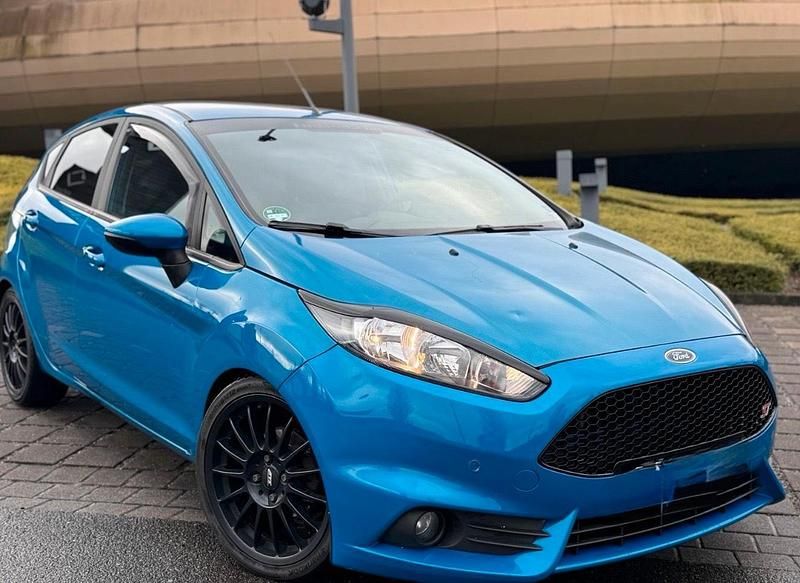 Gebraucht Ford Fiesta Titanium X 101 PS (74 kW) 2013 Blau Kleinwagen