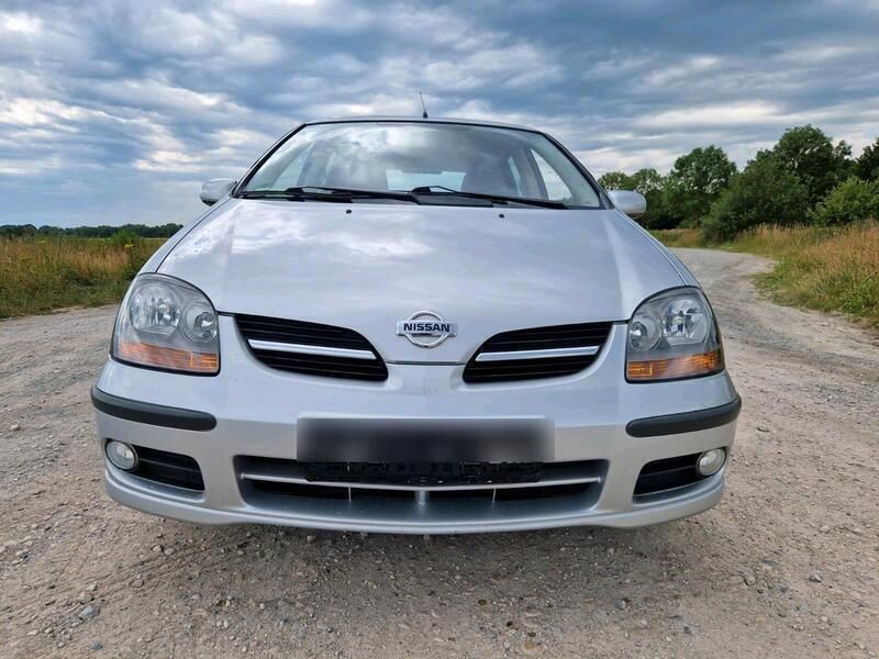 Silber Gebraucht 2003 Nissan Almera Tino Van / Kleinbus | 2.100 € (Fairer Preis) - Bild 1/4