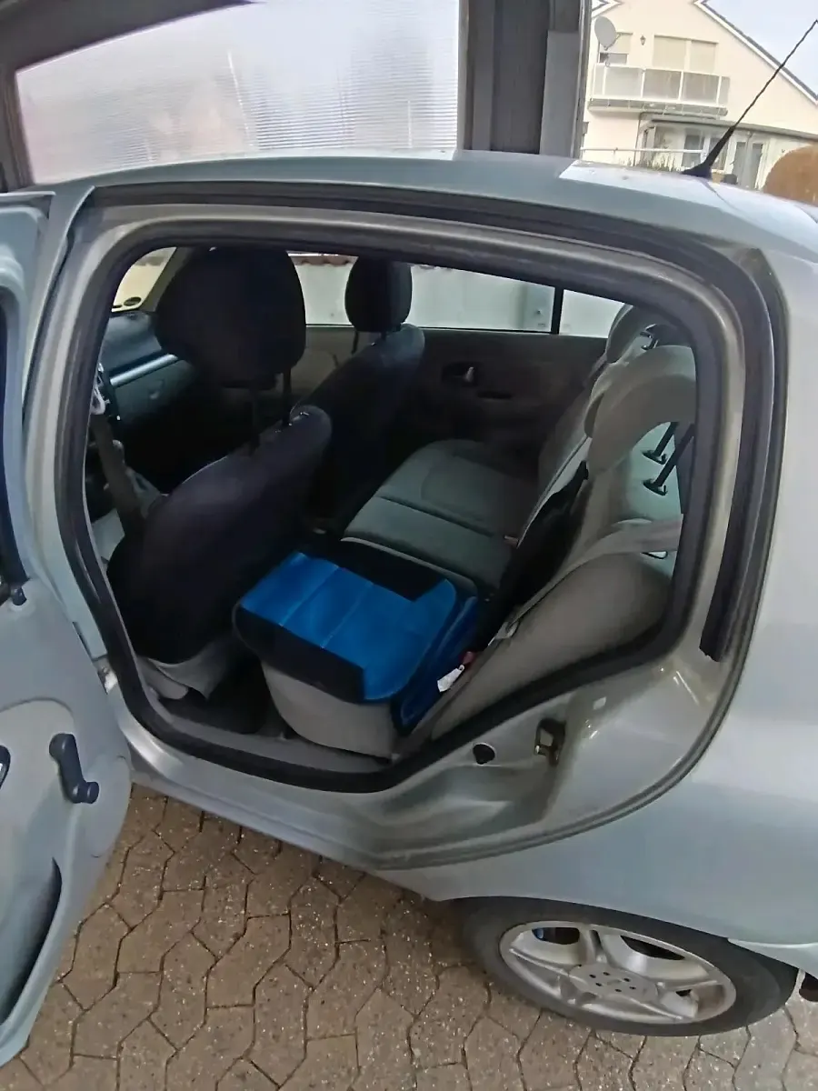 Używany Renault Clio II 75 KM (55 kW) 2003 Szary Hatchback