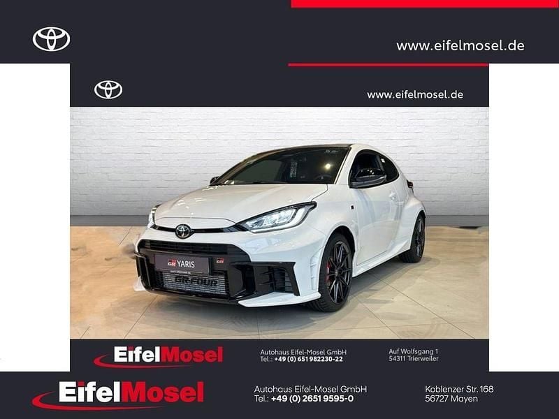 Weiß Neu 2025 Toyota Yaris Limousine | 53.580 € (Etwas zu teuer) - Bild 1/4