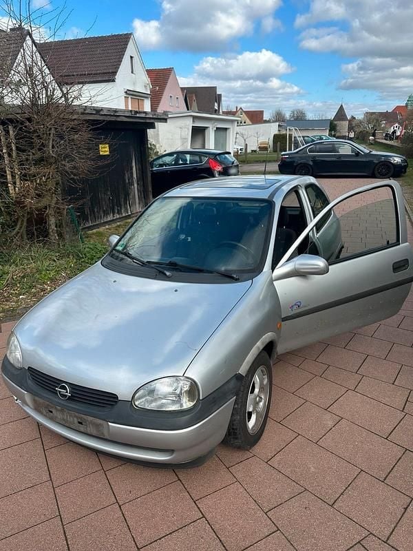 Gebraucht Opel Corsa 75 PS (55 kW) 1997 Silber Kleinwagen