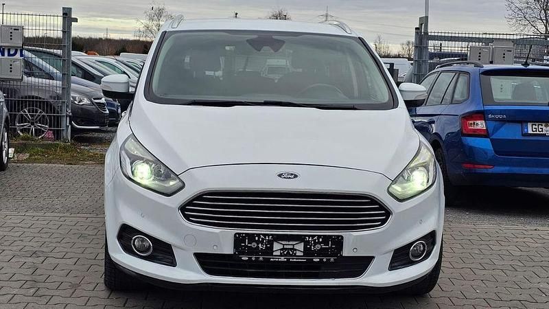 Gebraucht Ford S-MAX Titanium 179 PS (131 kW) 2017 Weiß Van / Kleinbus