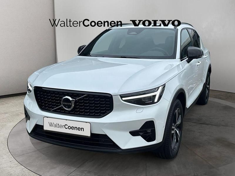 Weiss Gebraucht 2025 Volvo XC40 Business Edition SUV | 36.980 € (Fairer Preis) - Bild 1/4