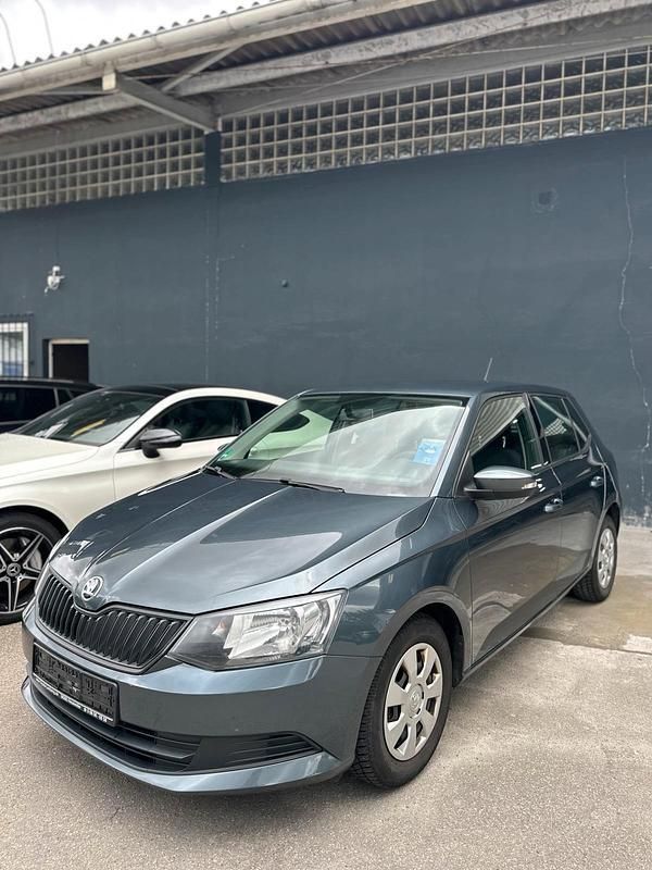 Grau Gebraucht 2017 Skoda Fabia Kleinwagen | 5.990 € (Fairer Preis) - Bild 1/4