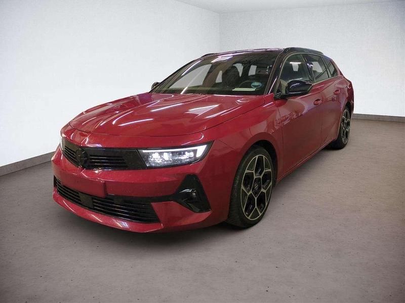 Gebraucht Opel Astra Ultimate 131 PS (96 kW) 2024 Lackierung peperoncino red/typ verkleidu (metallic) Kombi
