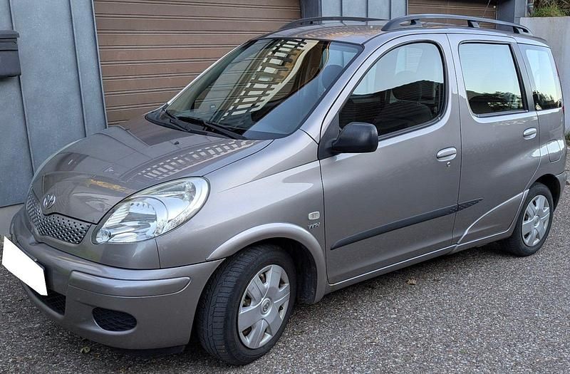 Andere farben Gebraucht 2004 Toyota Yaris Kombi | 2.500 € (Fairer Preis) - Bild 1/4