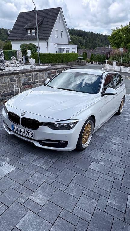 Weiß Gebraucht 2014 BMW 316 Kombi | 11.500 € (Etwas zu teuer) - Bild 1/4