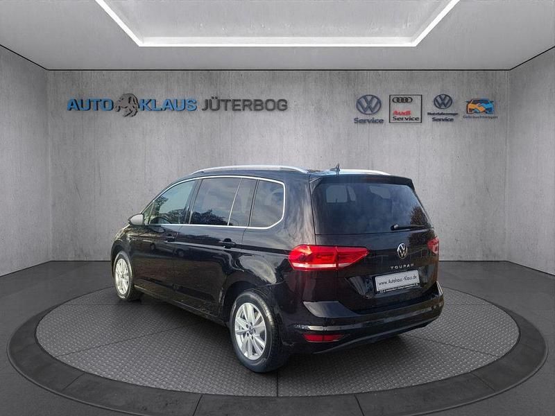 Gebraucht VW Touran Highline 150 PS (110 kW) 2023 Schwarz Van / Kleinbus