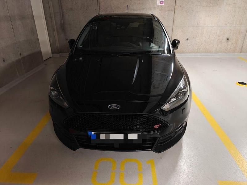 Gebraucht Ford Focus ST 250 PS (183 kW) 2017 Schwarz Limousine