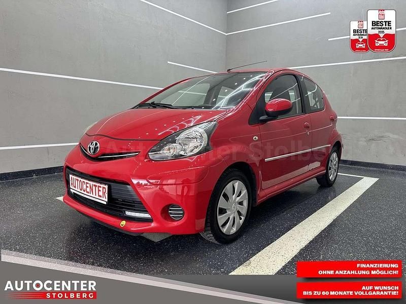 Rot Gebraucht 2014 Toyota Aygo Cool Kleinwagen | 7.900 € (Superpreis) - Bild 1/3