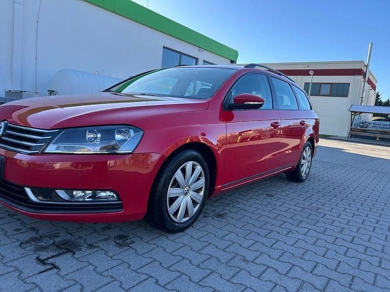 Gebraucht VW Passat Trendline 140 PS (102 kW) 2013 Blau Kombi