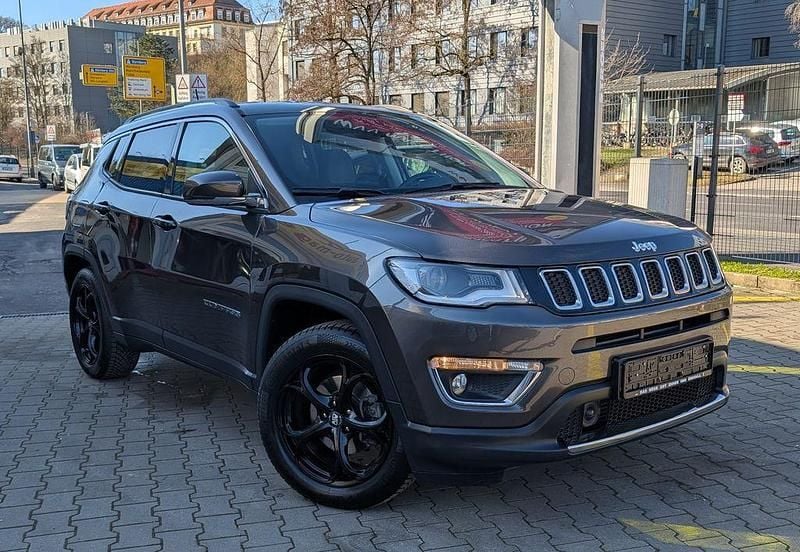 Gebraucht Jeep Compass Limited 140 PS (102 kW) 2017 Grau SUV