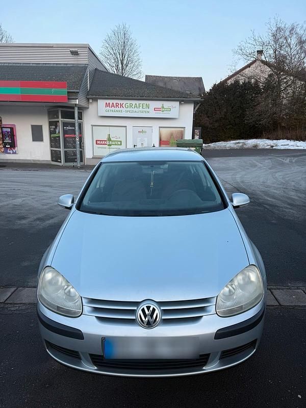 Silber Gebraucht 2005 VW Golf Limousine | 3.800 € (Etwas zu teuer) - Bild 1/4