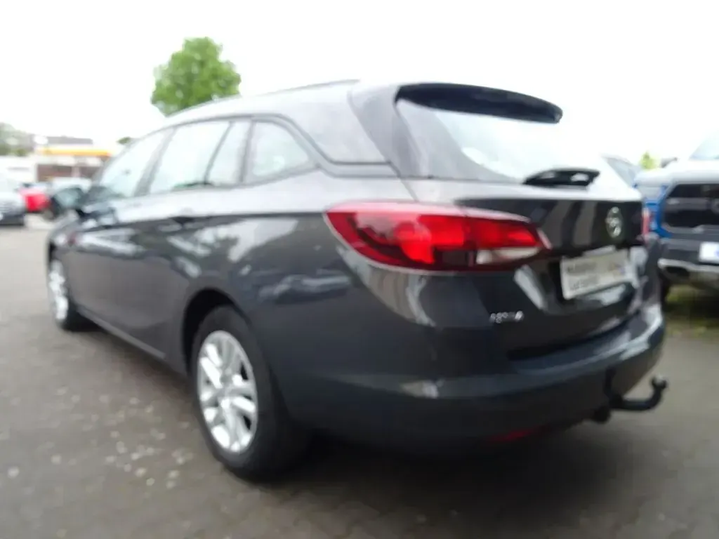 Używany Opel Astra Edition 125 KM (91 kW) 2016 Szary Kombi