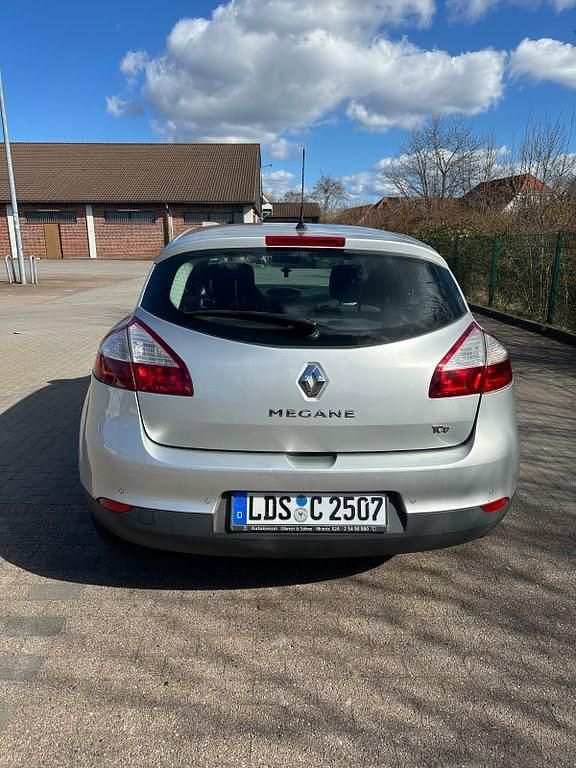 Gebraucht Renault Mégane 131 PS (96 kW) 2011 Silber Limousine
