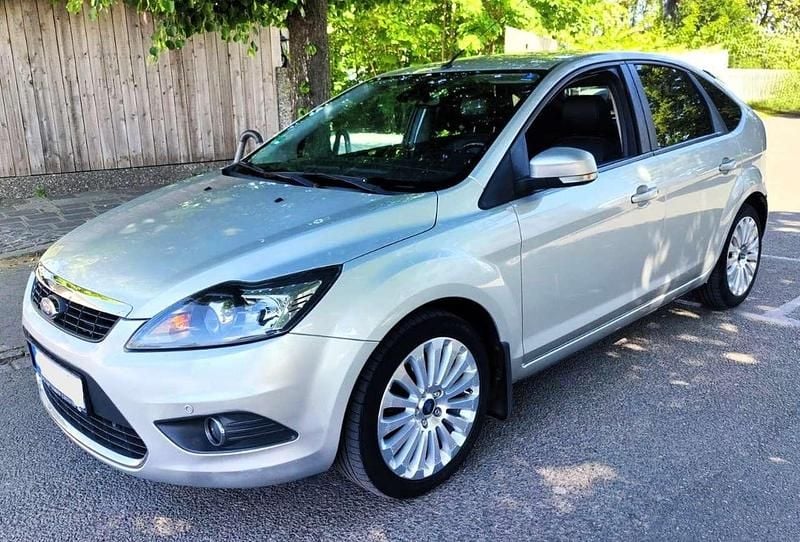 Silber Gebraucht 2008 Ford Focus Titanium Limousine | 1.950 € (Superpreis) - Bild 1/4