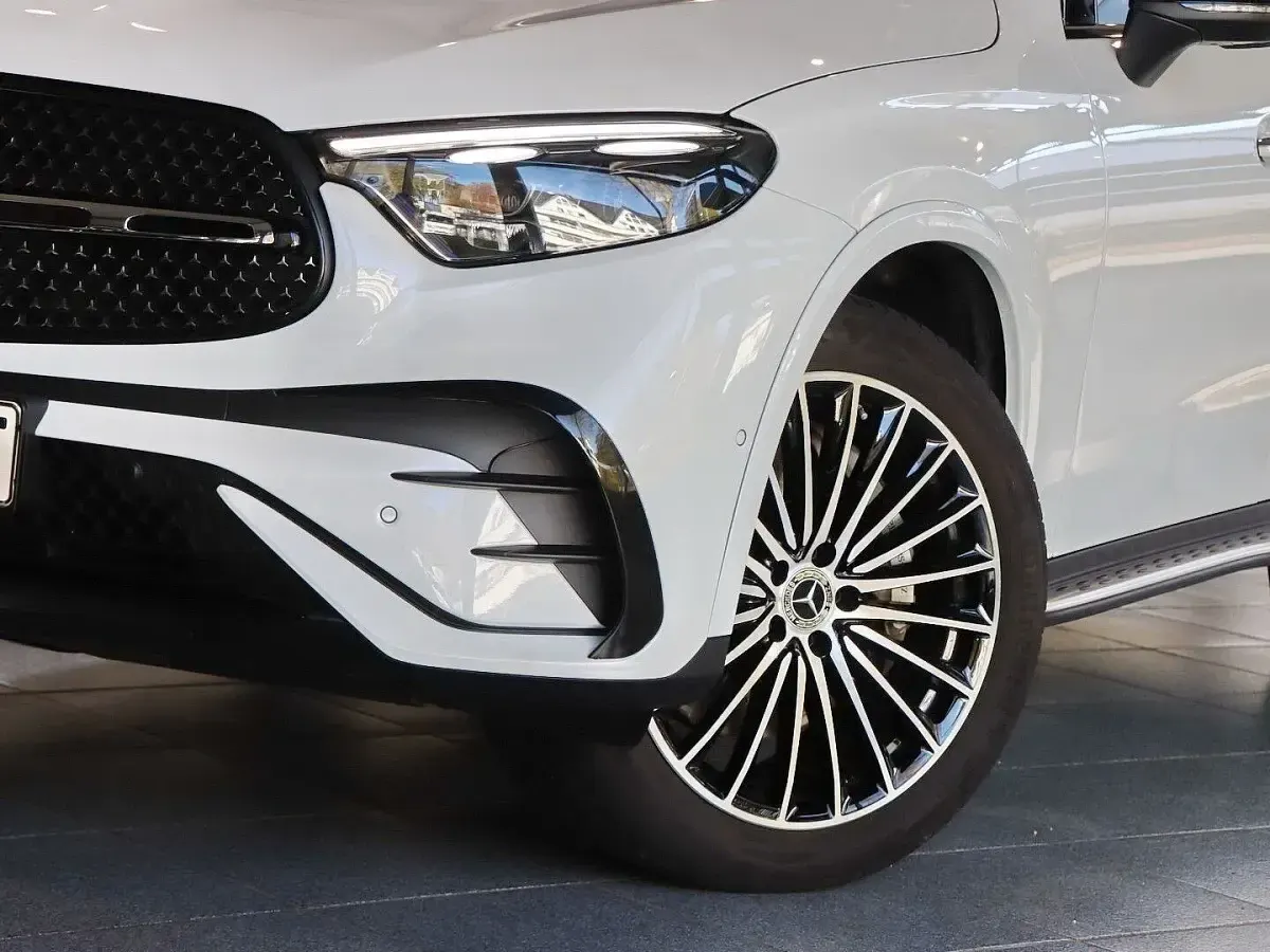 Gebraucht Mercedes GLC450 367 PS (269 kW) 2024 Opalithweiss SUV