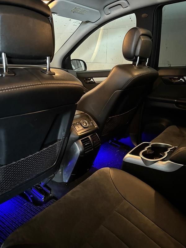 Gebraucht Mercedes R320 224 PS (164 kW) 2008 Silber Van / Kleinbus