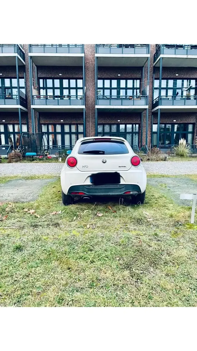 Second-hand Alfa Romeo MiTo 105 CP (77 kW) 2011 Alb Hatchback