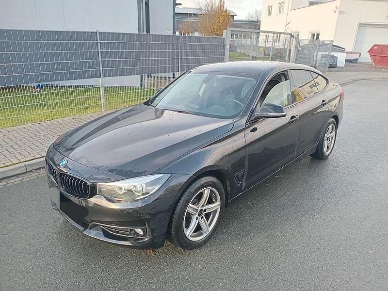 Schwarz Gebraucht 2018 BMW 318 Gran Turismo Limousine | 8.990 € (Superpreis) - Bild 1/4