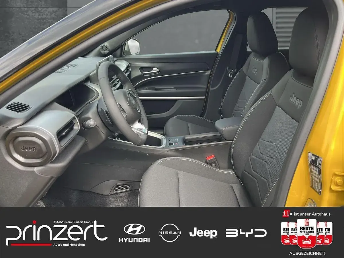 Neu Jeep Avenger Summit 110 PS (80 kW) 2026 Stone grey SUV
