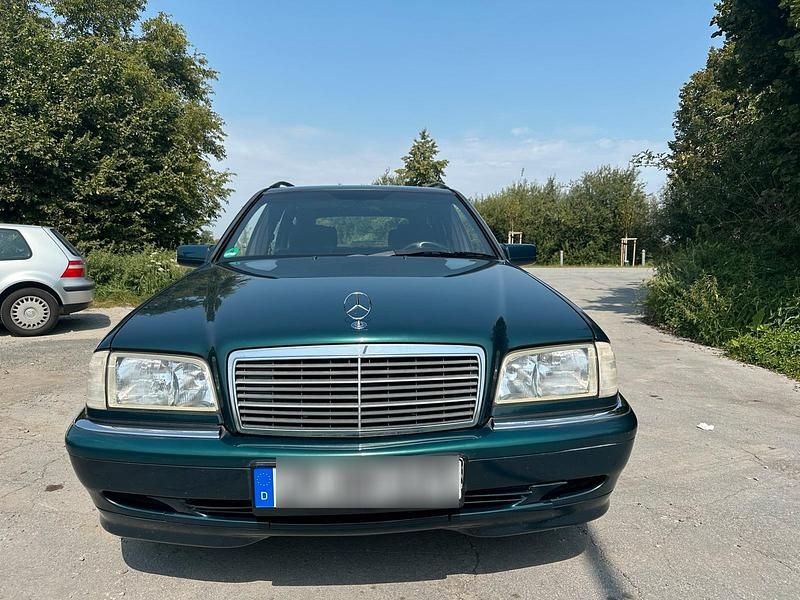 Grün Gebraucht 1998 Mercedes C240 Kombi | 5.800 € (Fairer Preis) - Bild 1/4
