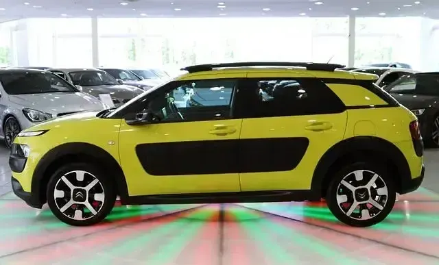 Gebraucht Citroën C4 Cactus Feel 110 PS (80 kW) 2015 Gelb Kleinwagen