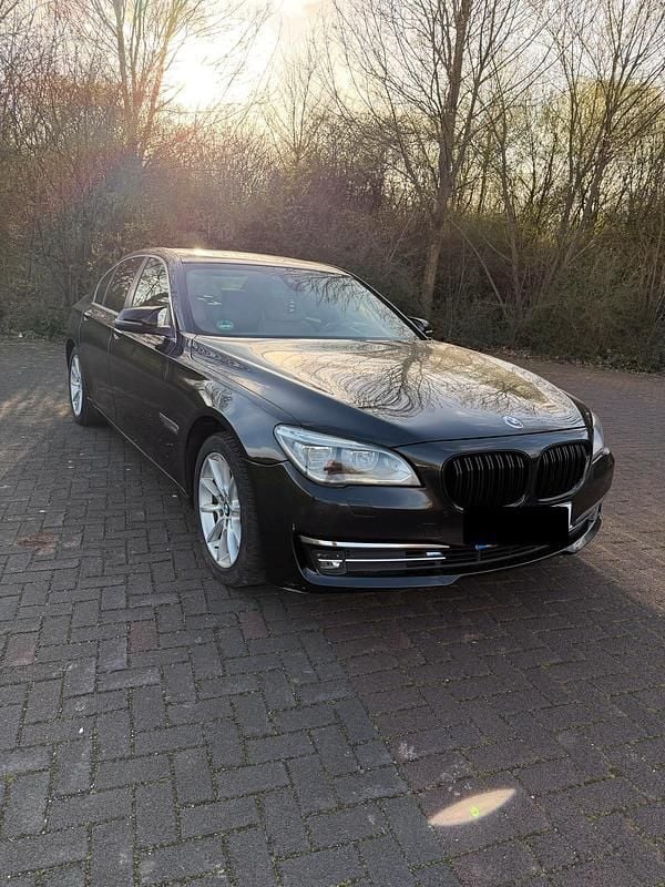Gebraucht BMW 730 258 PS (189 kW) 2012 Schwarz Limousine