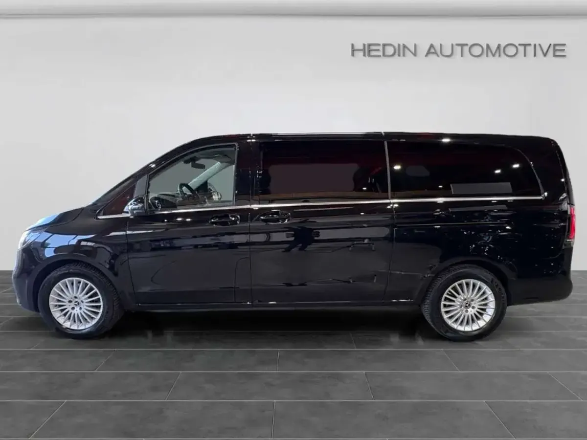 Gebraucht Mercedes V300 Avantgarde 237 PS (174 kW) 2025 Schwarz Van / Kleinbus