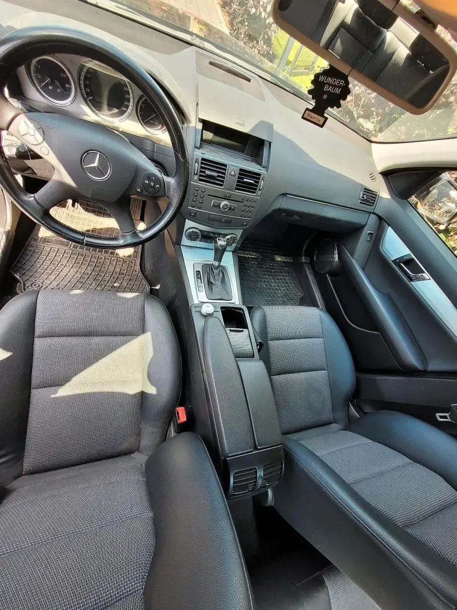 Gebraucht Mercedes C200 184 PS (135 kW) 2010 Schwarz Limousine