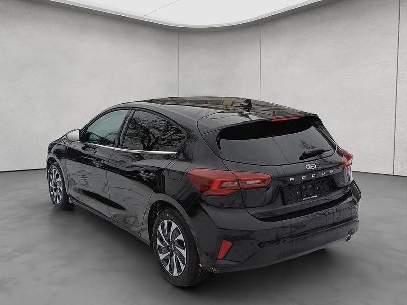Neu Ford Focus Titanium 155 PS (114 kW) 2025 Agate black metallic Limousine