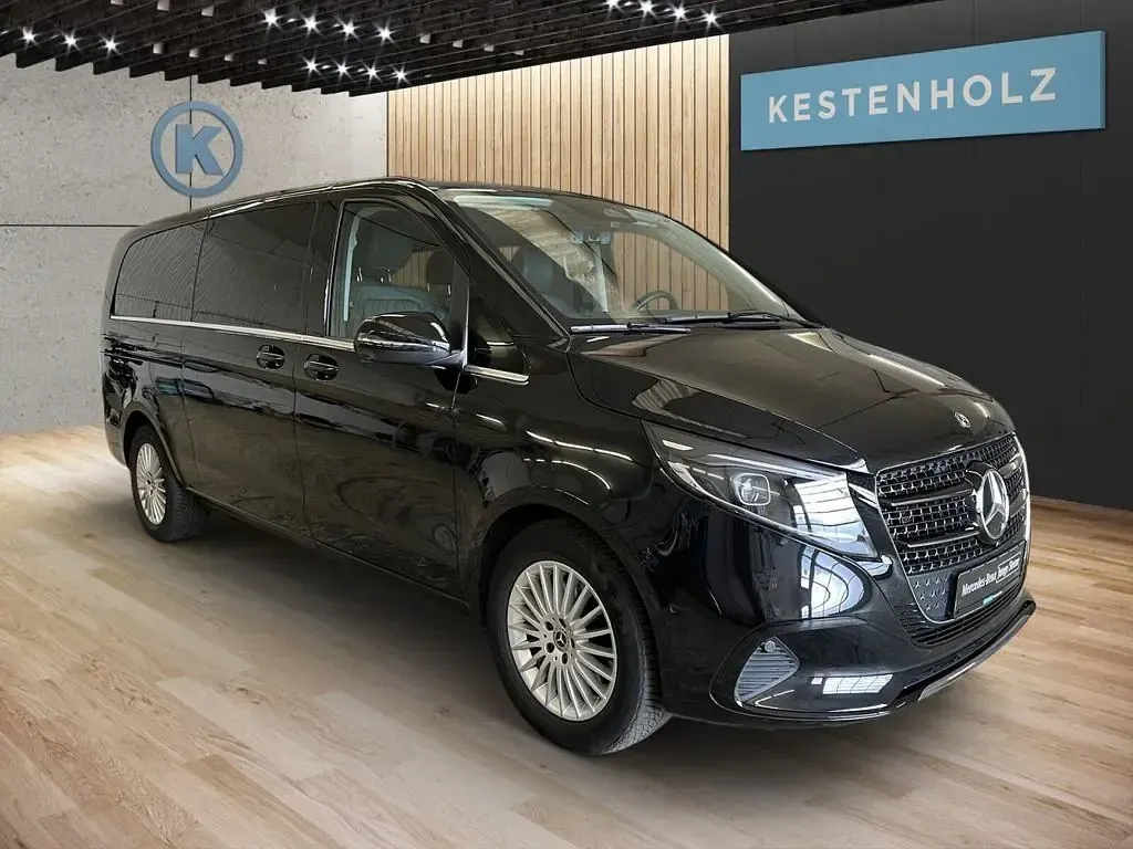 Gebraucht Mercedes V300 Avantgarde 237 PS (174 kW) 2025 Schwarz Van / Kleinbus